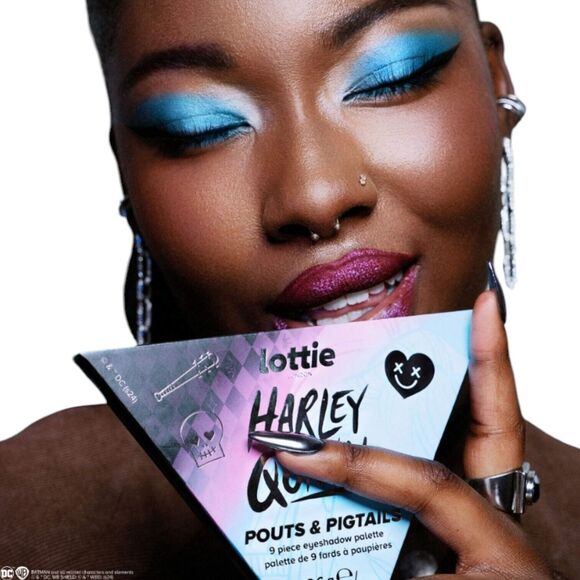 Lottie London Harley Quinn Gold Powder Eyeshadow Blending Diamond Lipstick 4 - Picture 5 of 9